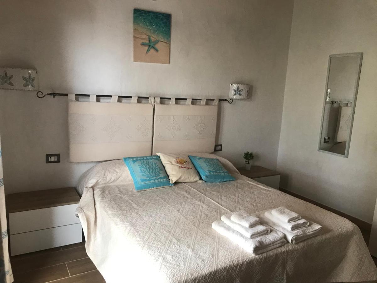 La Fragola In Campagna 6 K M Da San Pantaleo Hotel Bagian luar foto