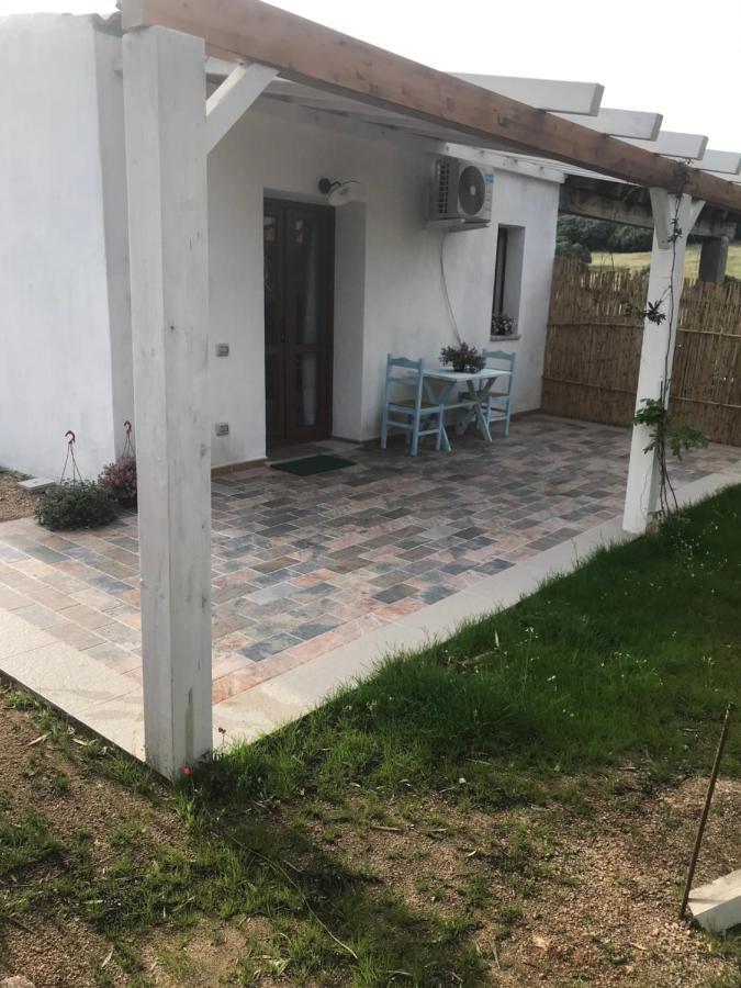 La Fragola In Campagna 6 K M Da San Pantaleo Hotel Bagian luar foto