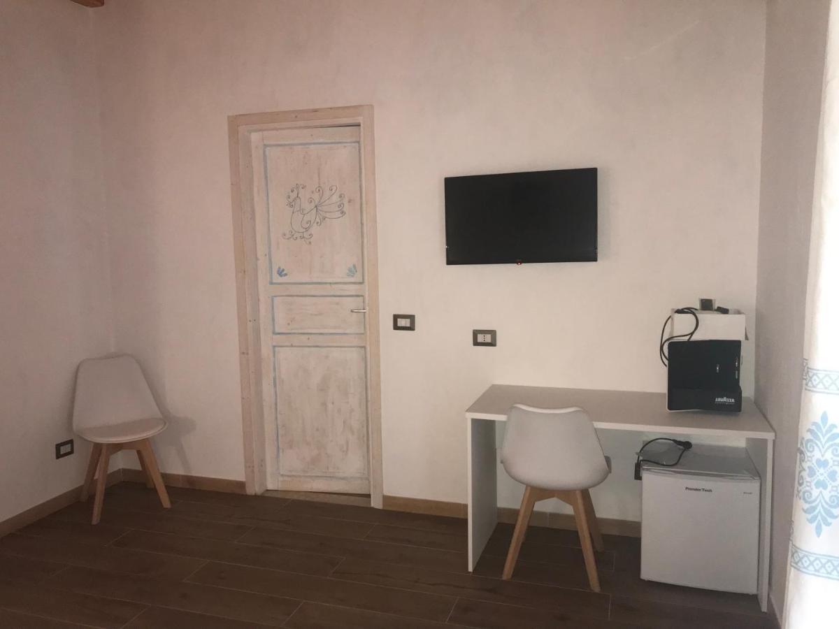 La Fragola In Campagna 6 K M Da San Pantaleo Hotel Bagian luar foto