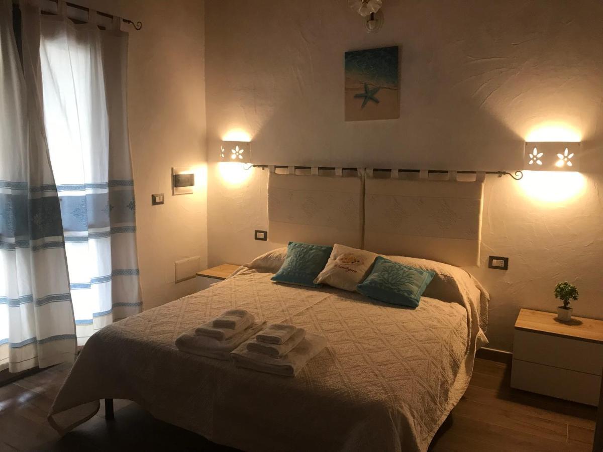 La Fragola In Campagna 6 K M Da San Pantaleo Hotel Bagian luar foto