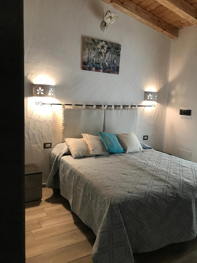 La Fragola In Campagna 6 K M Da San Pantaleo Hotel Bagian luar foto