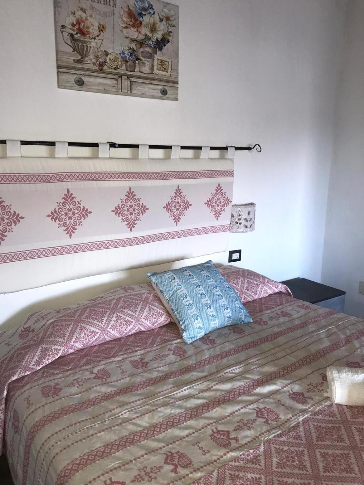 La Fragola In Campagna 6 K M Da San Pantaleo Hotel Bagian luar foto