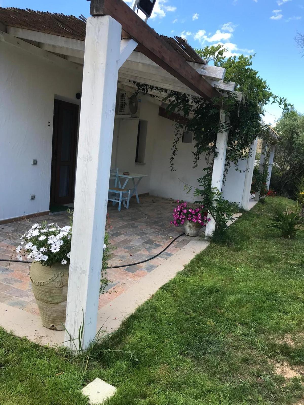 La Fragola In Campagna 6 K M Da San Pantaleo Hotel Bagian luar foto