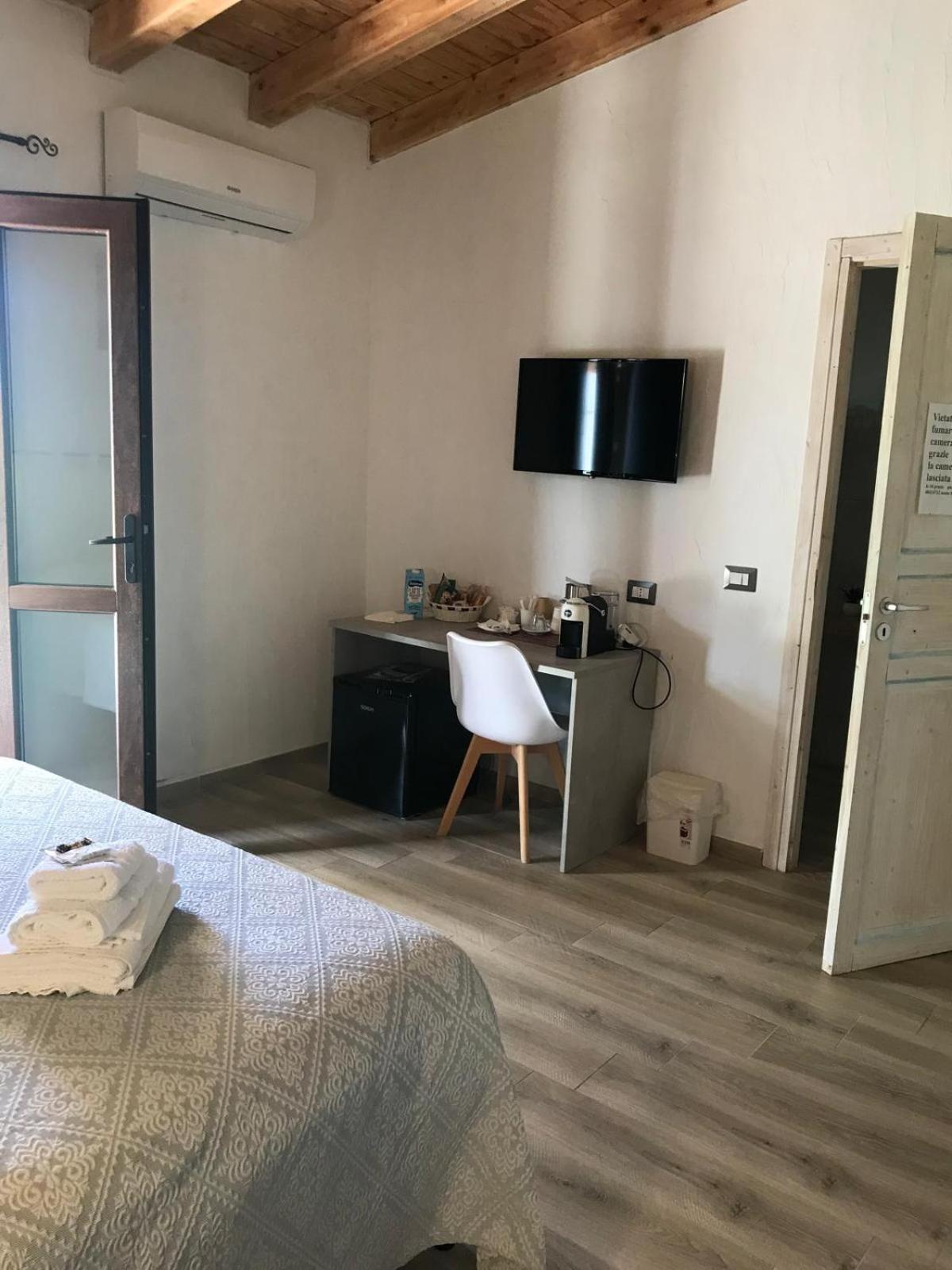 La Fragola In Campagna 6 K M Da San Pantaleo Hotel Bagian luar foto