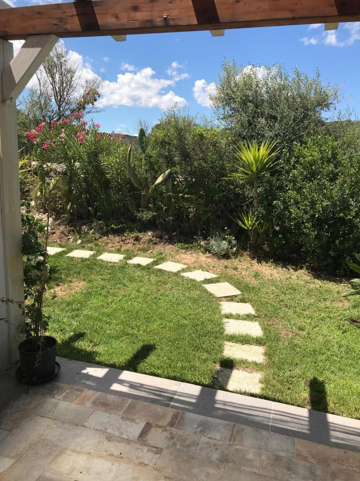 La Fragola In Campagna 6 K M Da San Pantaleo Hotel Bagian luar foto