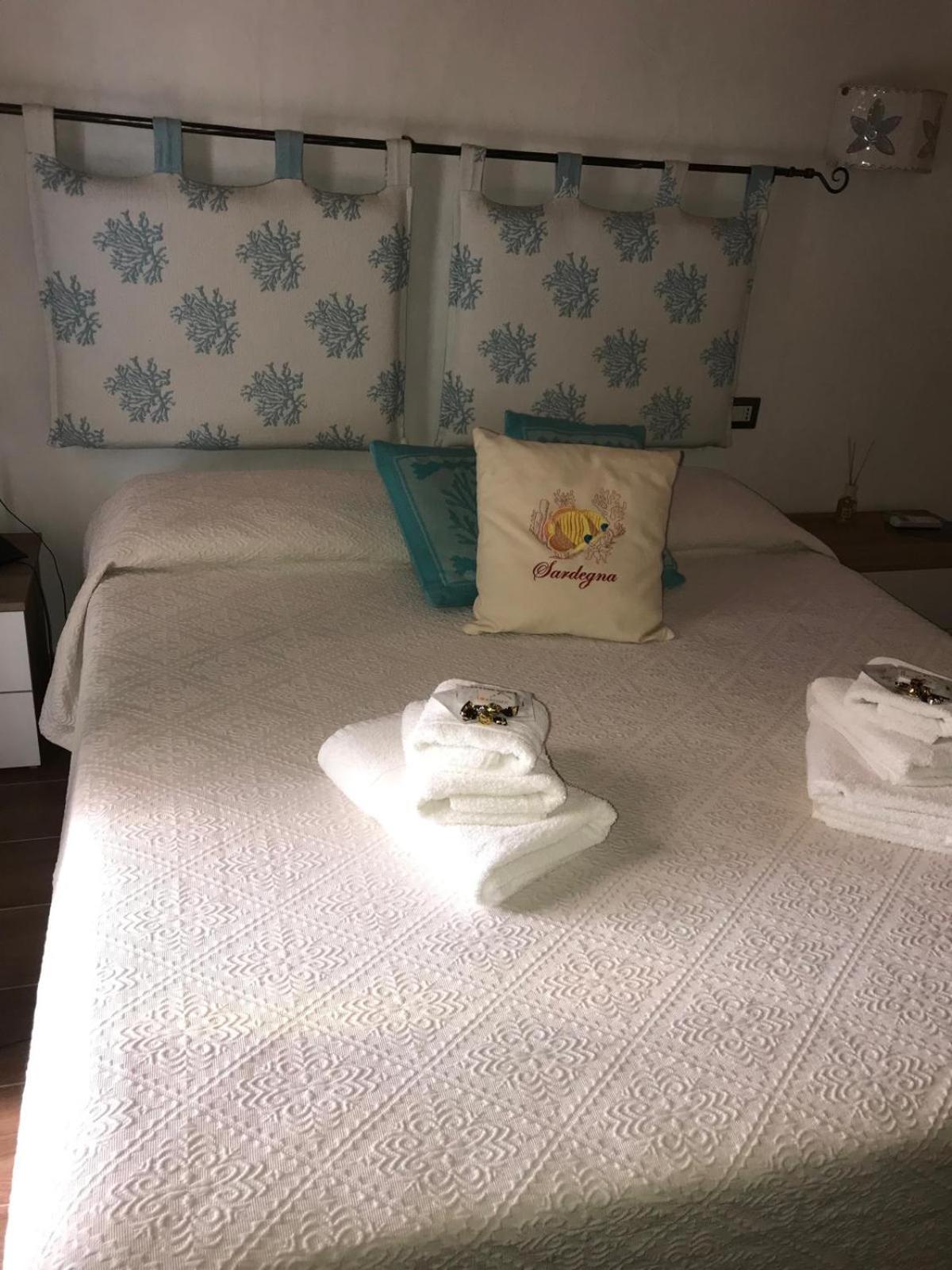 La Fragola In Campagna 6 K M Da San Pantaleo Hotel Bagian luar foto