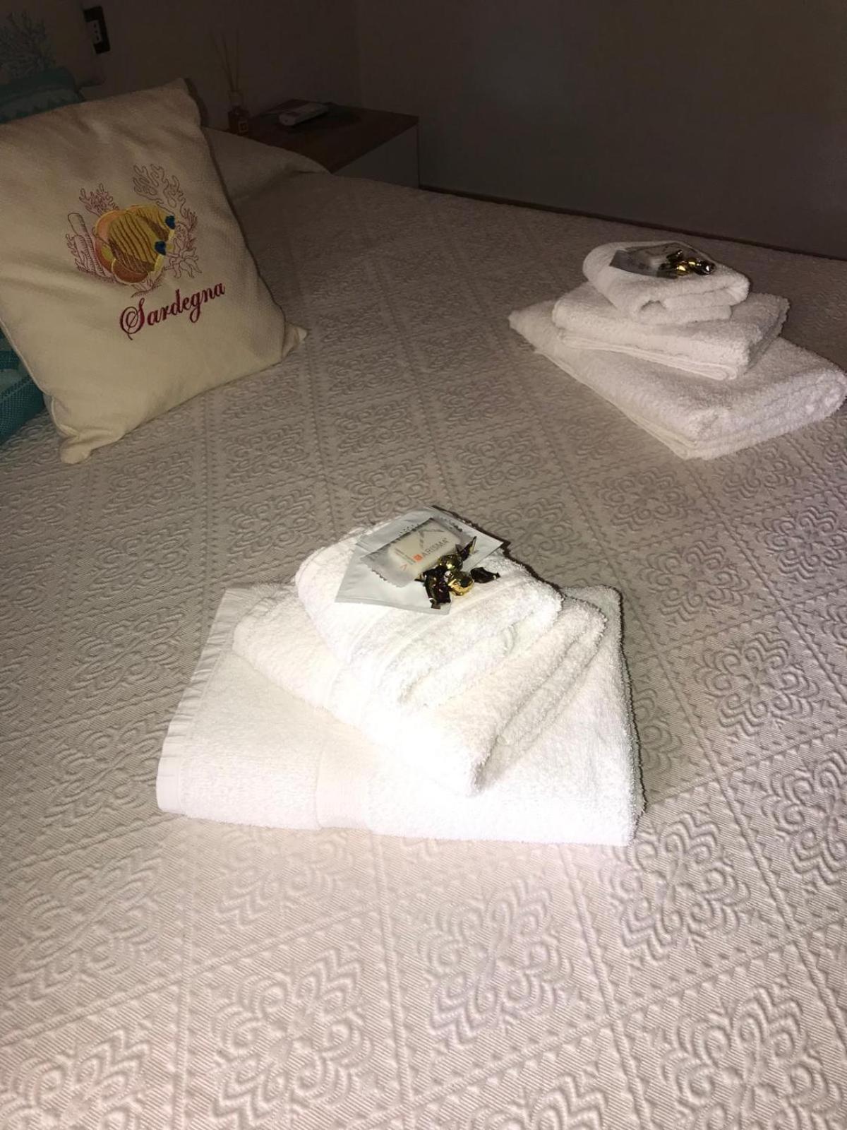 La Fragola In Campagna 6 K M Da San Pantaleo Hotel Bagian luar foto